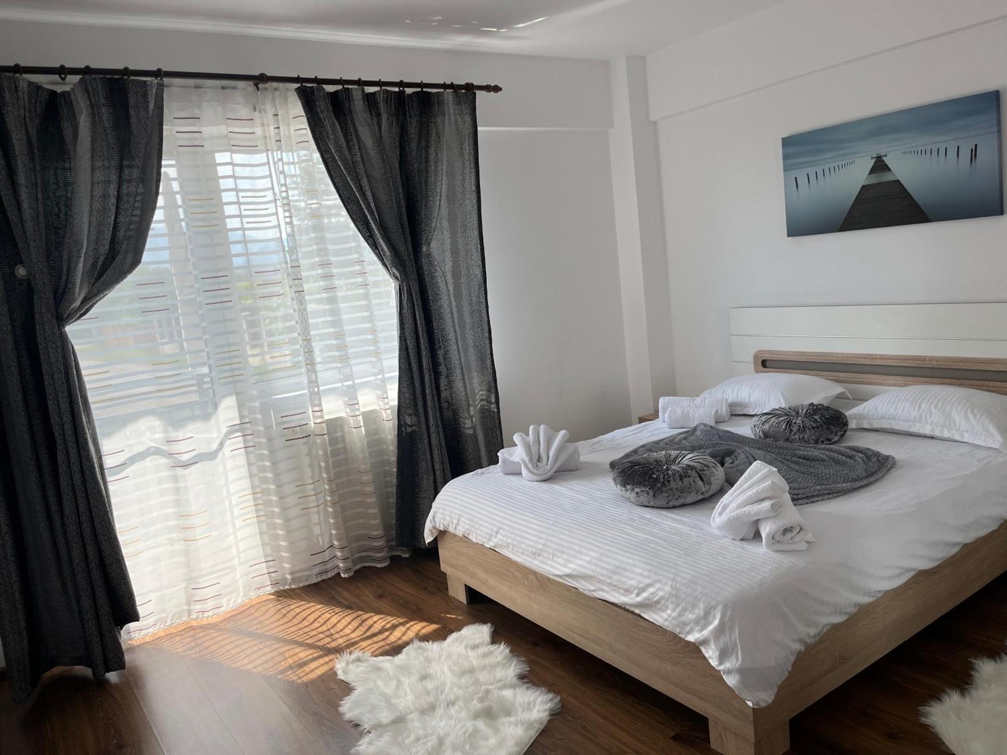 Green Apartaments Zarnesti Exterior photo